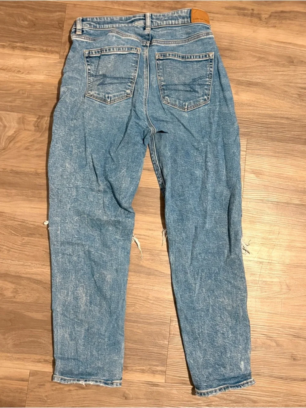 Women’s American Eagle Medium-Wash Distressed Strigid Jeans - Picture 2 of 4